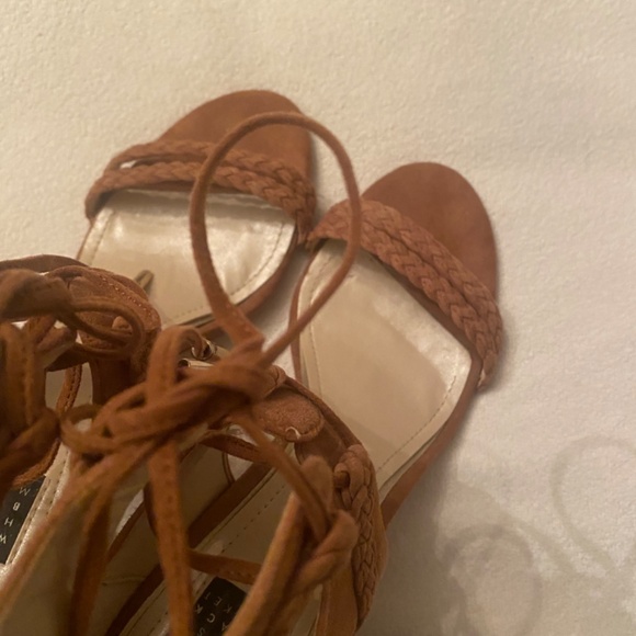 Tan suede sandal size 6 - Picture 4 of 7